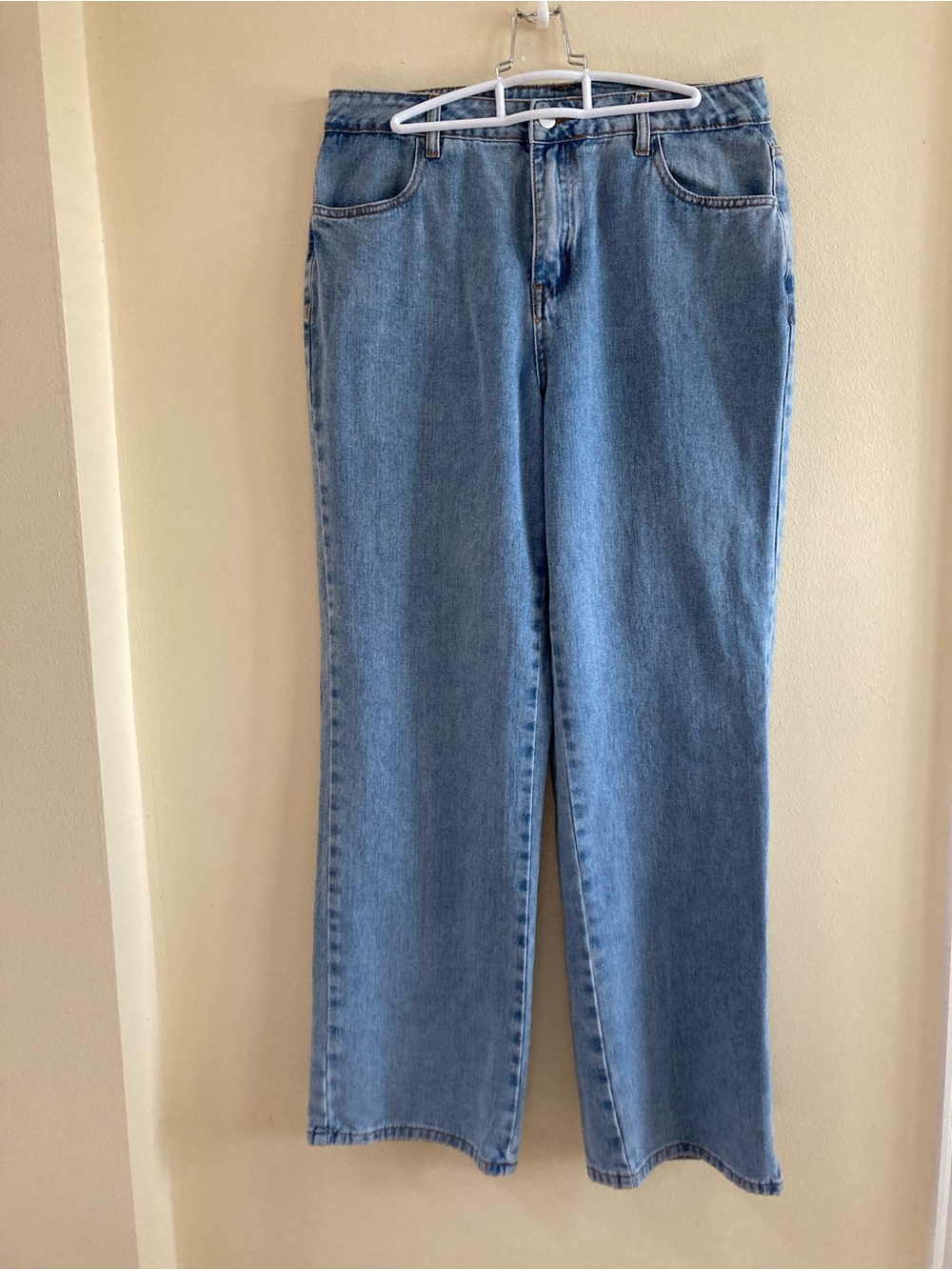 Le Lis Women's Straight Leg Jeans in Light Blue Denim